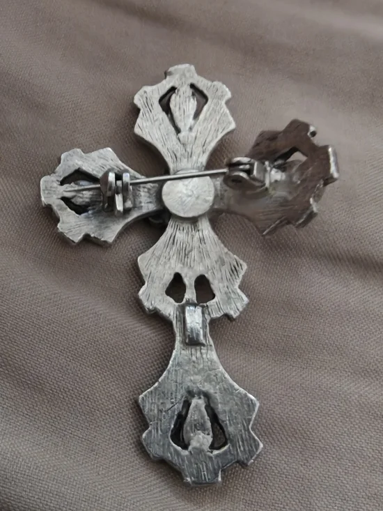 Ornate Silver Cross brooch with Clear Crystals - Picture 4 of 5